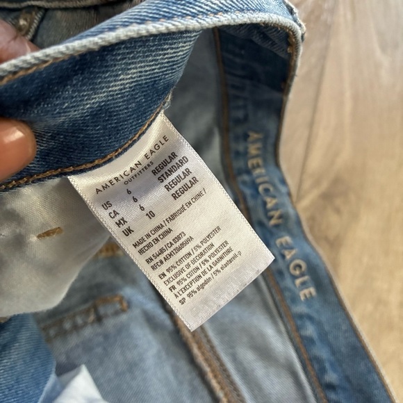 AE Ripped Mom Jean - Picture 11 of 12